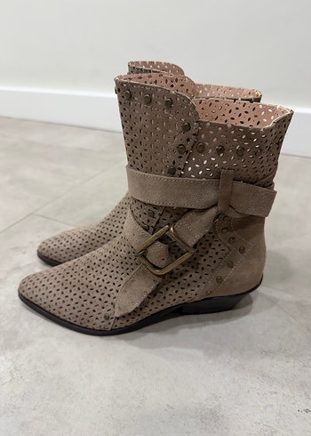 Bej Süet Tokalı Kadın Dolgu Topuk Bot - Görsel 2