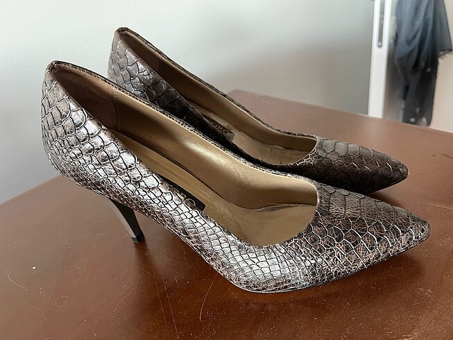 Gri Yılan Derisi Stiletto