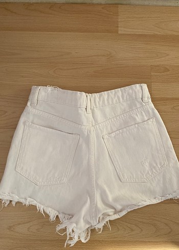 Düğmeli Beyaz Mini Denim Şort - Görsel 2