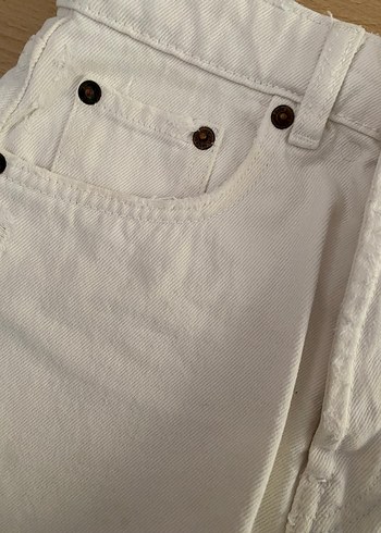 Düğmeli Beyaz Mini Denim Şort - Görsel 3