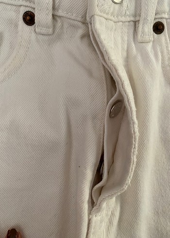 Düğmeli Beyaz Mini Denim Şort - Görsel 5