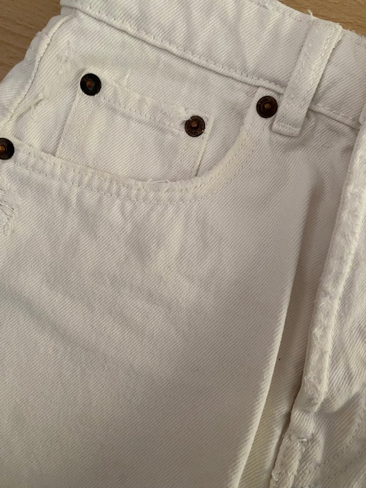 Düğmeli Beyaz Mini Denim Şort - Görsel 3