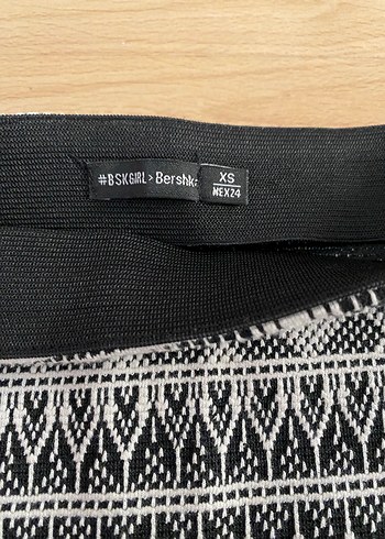 Bershka Örgü Desenli Siyah Mini Etek - Görsel 4