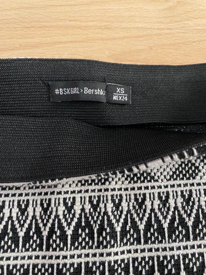 Bershka Örgü Desenli Siyah Mini Etek - Görsel 4