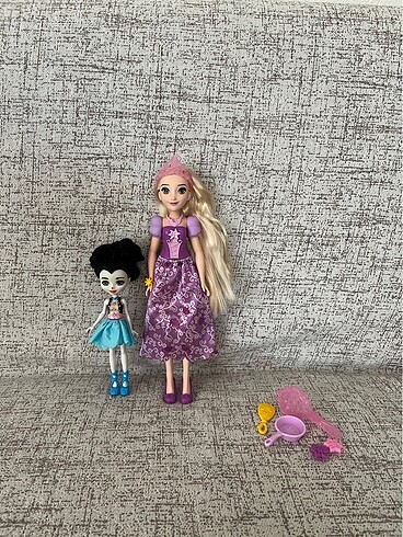 Diğer Rapunzel ve Enchantimals bebek