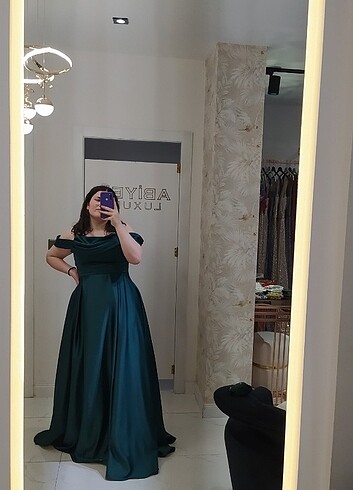 Zümrüt yeşili abiye elbise
