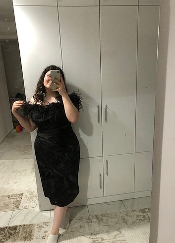 Abiye 2/3 saat giyildi çok iyi durumda yeni dolabımda yer olmadığı içi