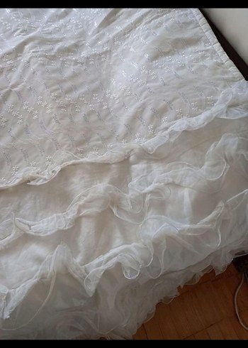 Beyaz Parlak Fırfırlı Yatak Örtüsü - Görsel 8