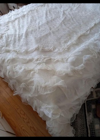 Beyaz Parlak Fırfırlı Yatak Örtüsü - Görsel 5