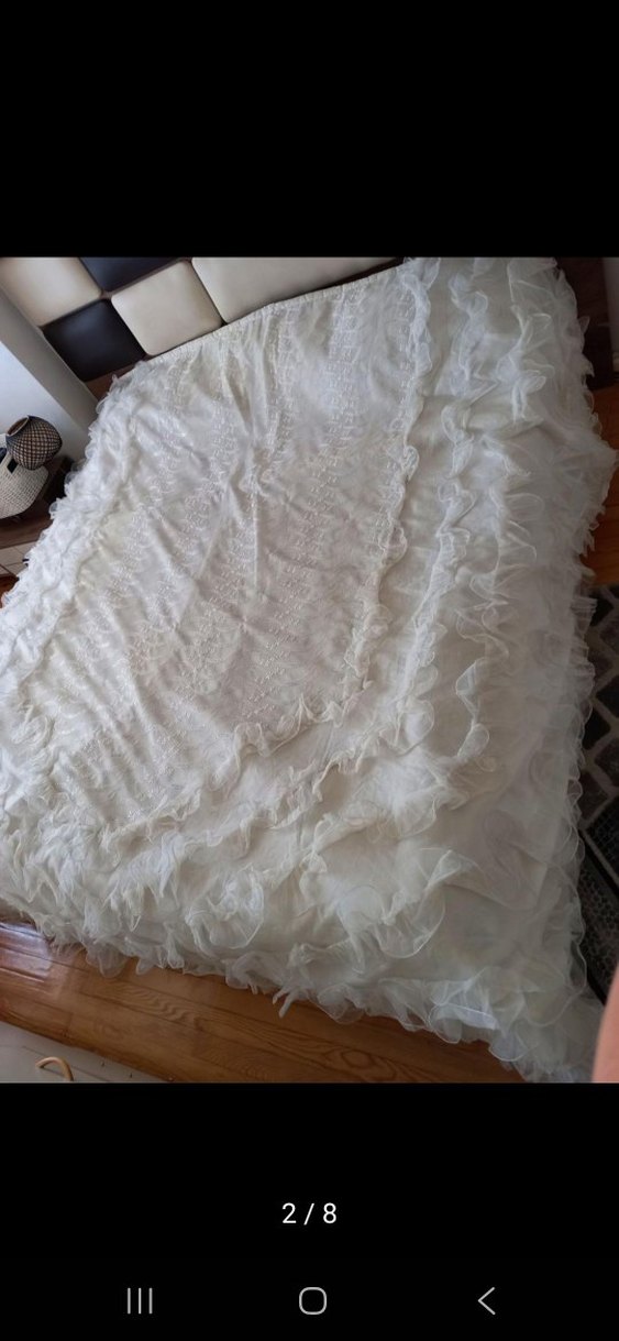 Beyaz Parlak Fırfırlı Yatak Örtüsü - Görsel 2