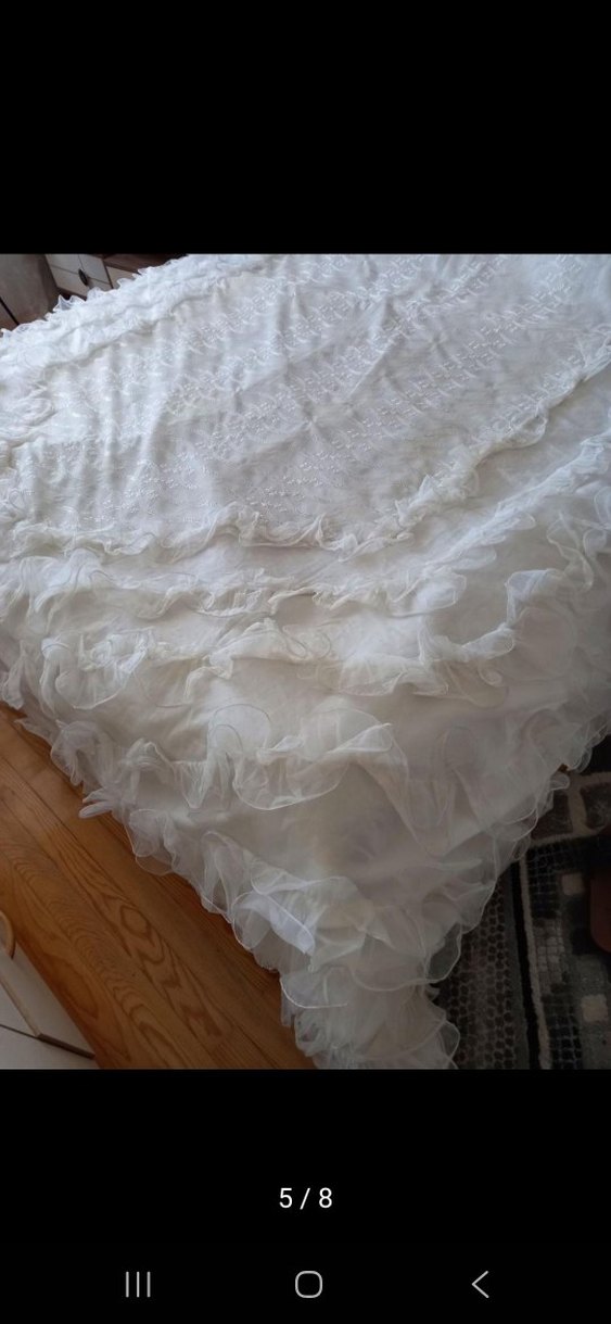 Beyaz Parlak Fırfırlı Yatak Örtüsü - Görsel 5
