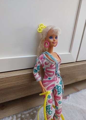  Beden Hasbro Sindy Twist and Twirl 1991 Barbie
