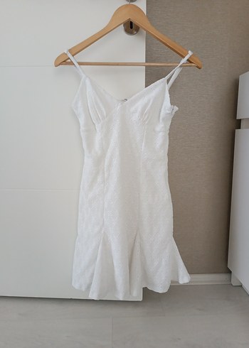 Beyaz Dantel Detaylı Kolsuz Mini Elbise - Görsel 2