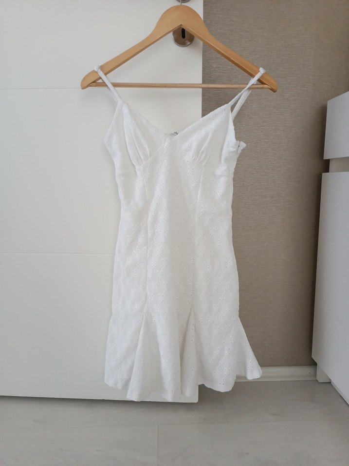 Beyaz Dantel Detaylı Kolsuz Mini Elbise - Görsel 2