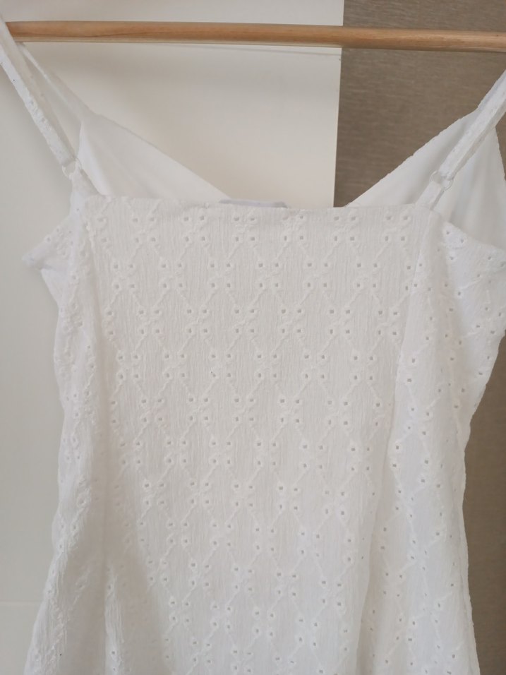 Beyaz Dantel Detaylı Kolsuz Mini Elbise - Görsel 4