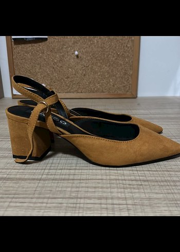 Süet Tokalı Stiletto Kadın Ayakkabı - Görsel 2