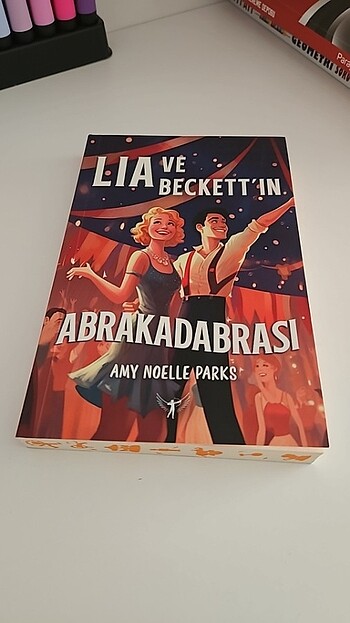 LIA VE BECKETT'IN ABRAKADABRASI Amy Noelle Parks