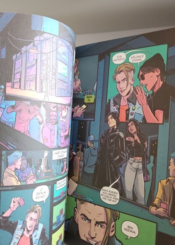 Beden Renk Melissa de la Cruz - Gotham Lisesi