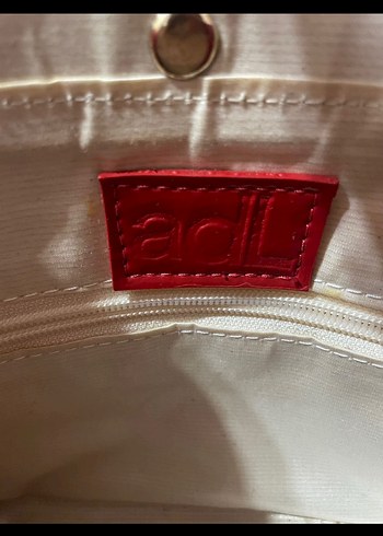 Klasik Şıklık Kırmızı Deri Parlak Çanta - Görsel 2