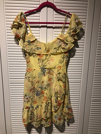 s Beden Sarı çiçekli elbise