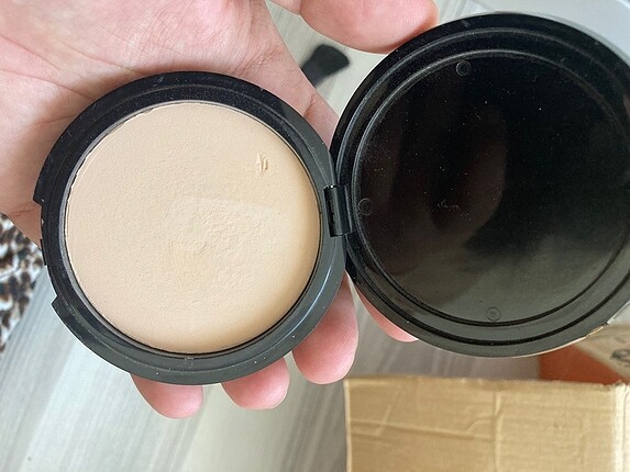 Farmasi pressed pudra
