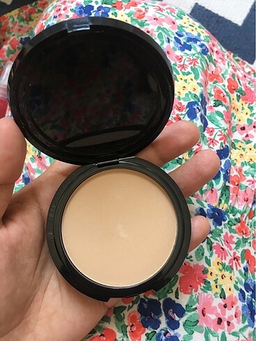 Farmasi face perfecting pressed powder pudra