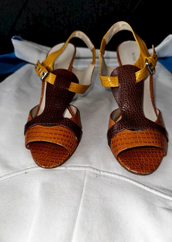 Sarı Parlak Yılan Desenli Tokalı Stiletto - Görsel 2