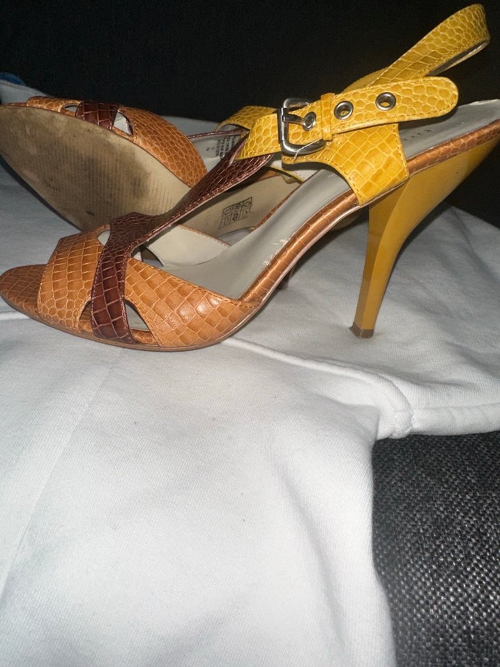 Sarı Parlak Yılan Desenli Tokalı Stiletto - Görsel 4