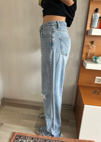 Yırtık Detaylı Mavi Denim Bol Kesim Kadın Kot Pantolon - Görsel 2
