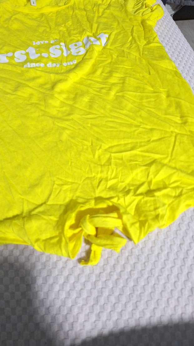 Sarı Baskılı Kısa Kollu Tişört - Görsel 2