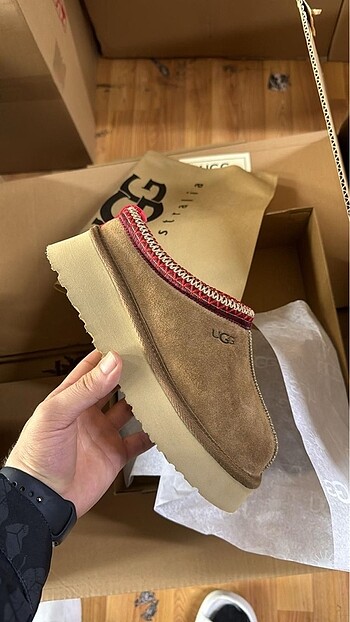 Ugg Her numarası mevcuttur
