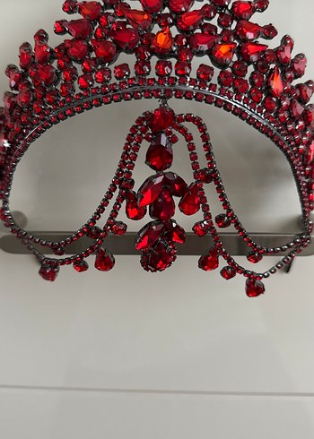 Kırmızı Taşlı Parlak Taç ve Küpe Seti - Görsel 4