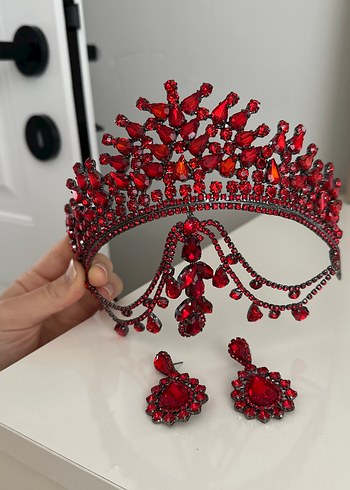 Kırmızı Taşlı Parlak Taç ve Küpe Seti - Görsel 3