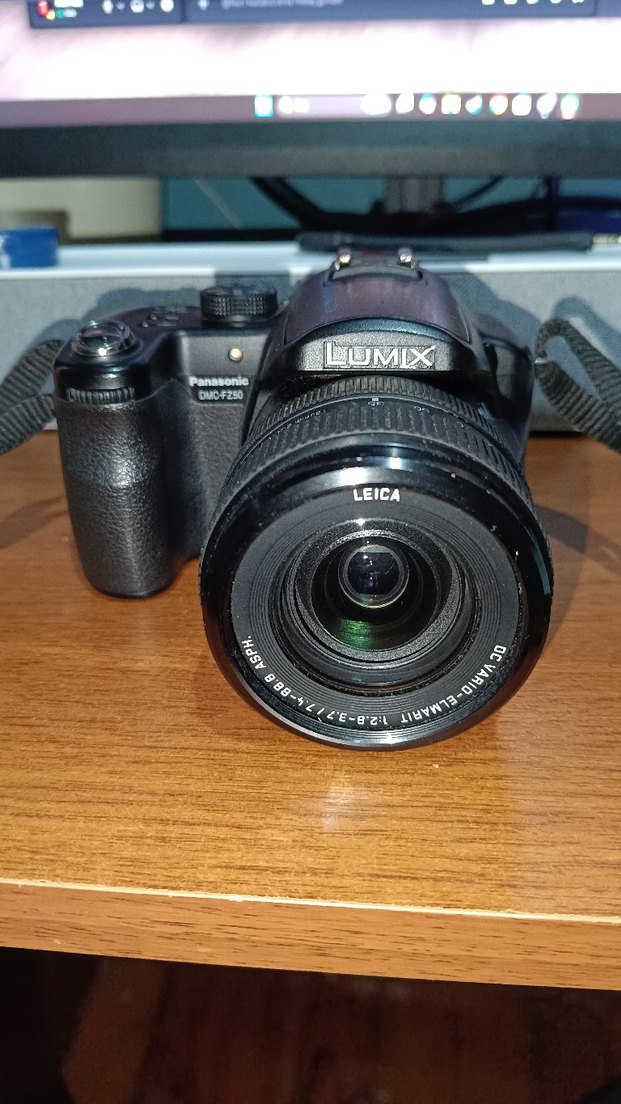 Panasonic Lumix DMC-FZ50 fotoğraf makinesi - Görsel 2