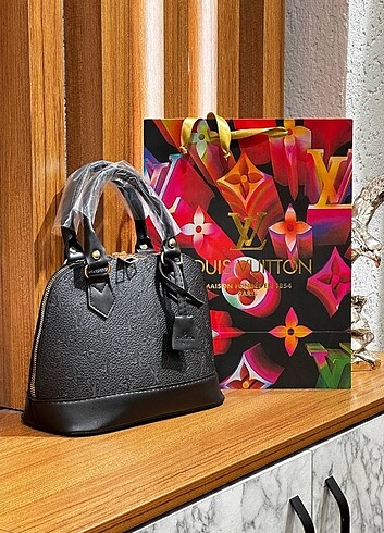 Louis Vuitton Louis Vuitton 