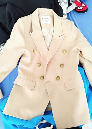 Zara Düğmeli Bej Kadın Kısa Blazer Ceket