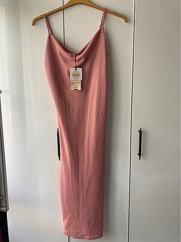 Pembe midi elbise