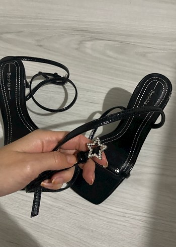 Siyah Desenli bershka Kadın topuklu ayakkabı - Görsel 3