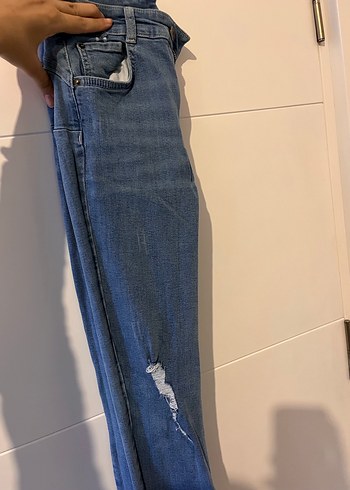 Kadın Mavi Denim Midi Boy Yırtık Detaylı Jean