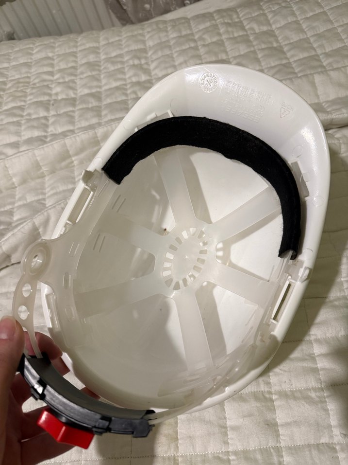 Beyaz Minimalist Baret - Görsel 2