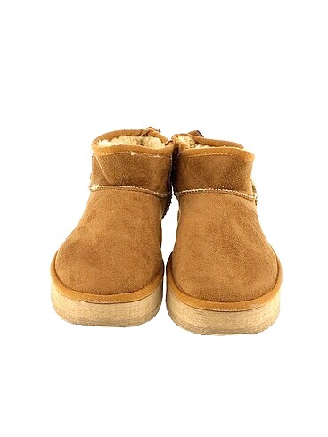 37 Beden Ugg Bot %70 İndirimli.