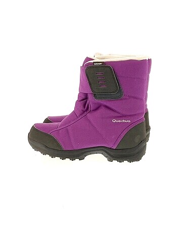 Quechua Bot %70 İndirimli.