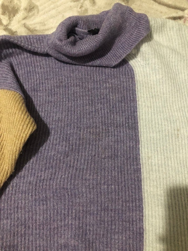 Rahat Kesim Renk Bloklu Boğazlı Kazak - Görsel 2