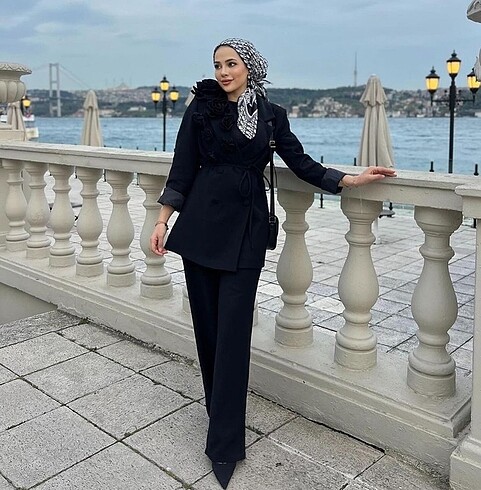 l Beden siyah Renk Güllü Takım