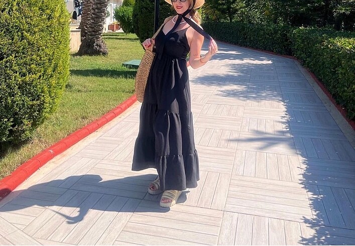 Sırt bağlama detaylı elbise