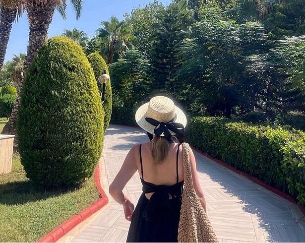 Trendyol & Milla Sırt bağlama detaylı elbise