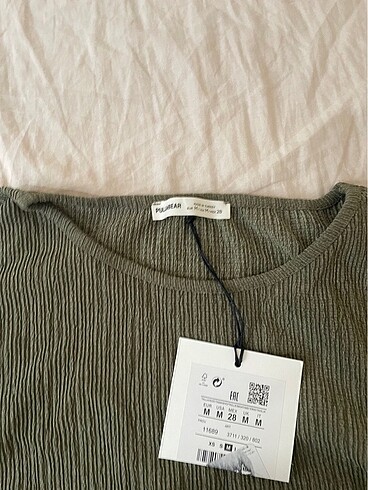 Pull and Bear pull & bear top bluz. s ve m bedene olur.