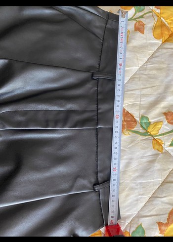 Zara Siyah Deri Mini Şort - Görsel 4