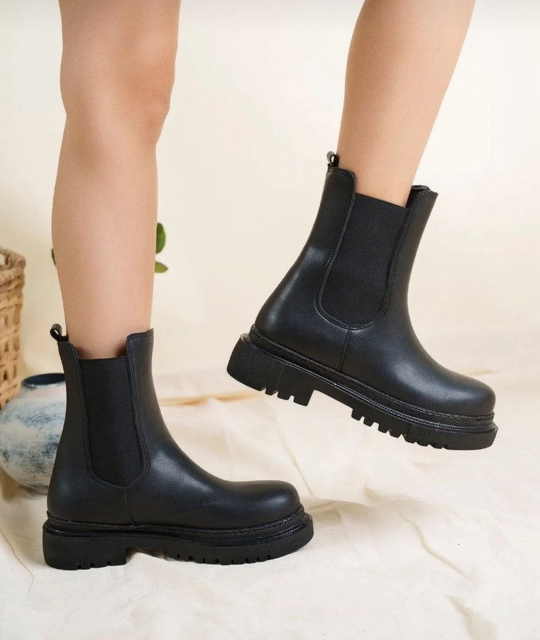 Siyah Kadın Bot - Görsel 2