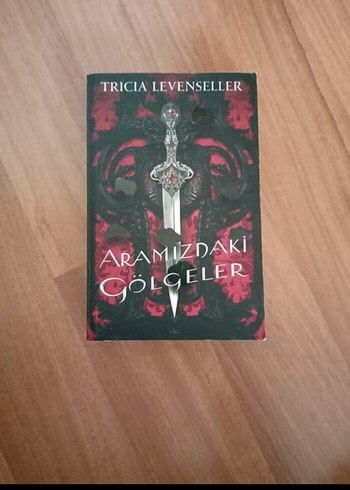 Aramızdaki Gölgeler - Tricia Levenseller